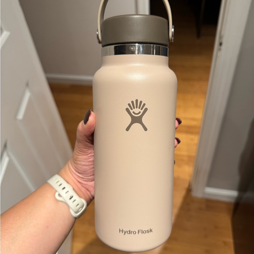Hydro Flask Beige Water Bottle